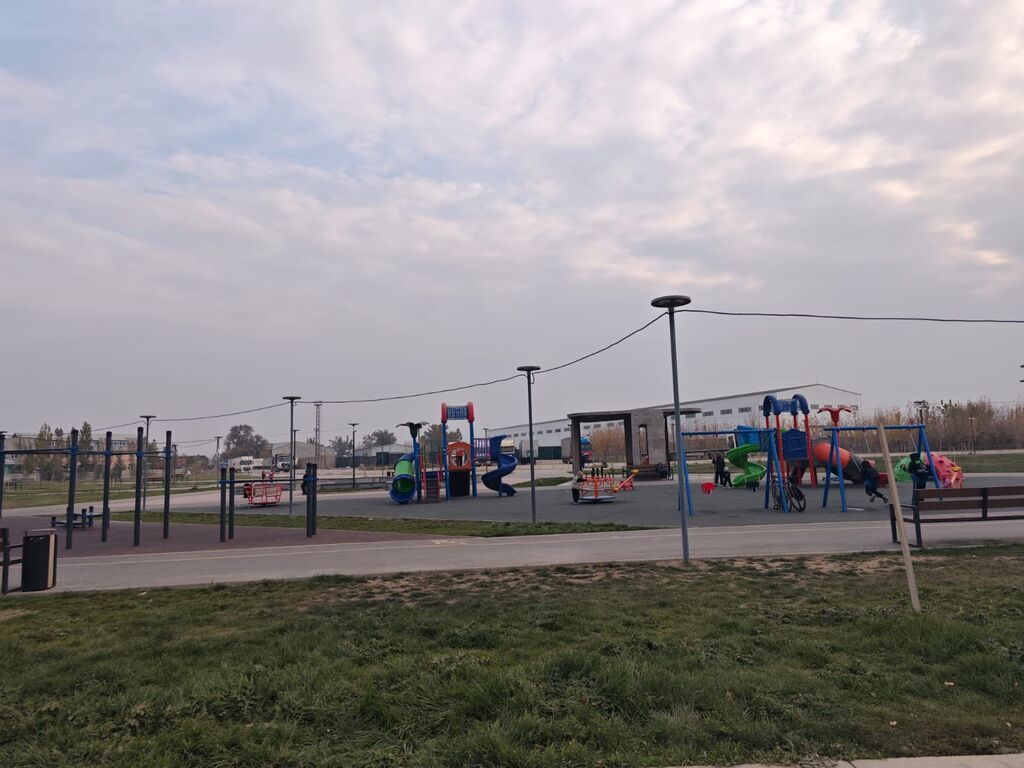 Продаётся участок 6 соток +2 комнатный дом в Бишкеке, район