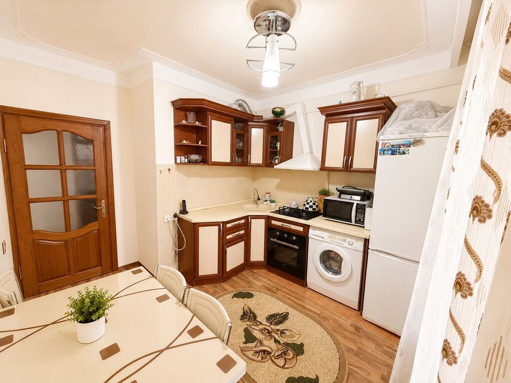Bakı, Bakıxanov qəs., 3 otaqlı, Köhnə tikili, 85 kv. m