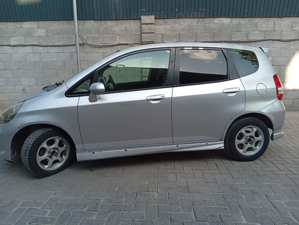 Honda Fit: 2003 г., 1.3 л, Вариатор, Бензин, Хэтчбэк: фото 3