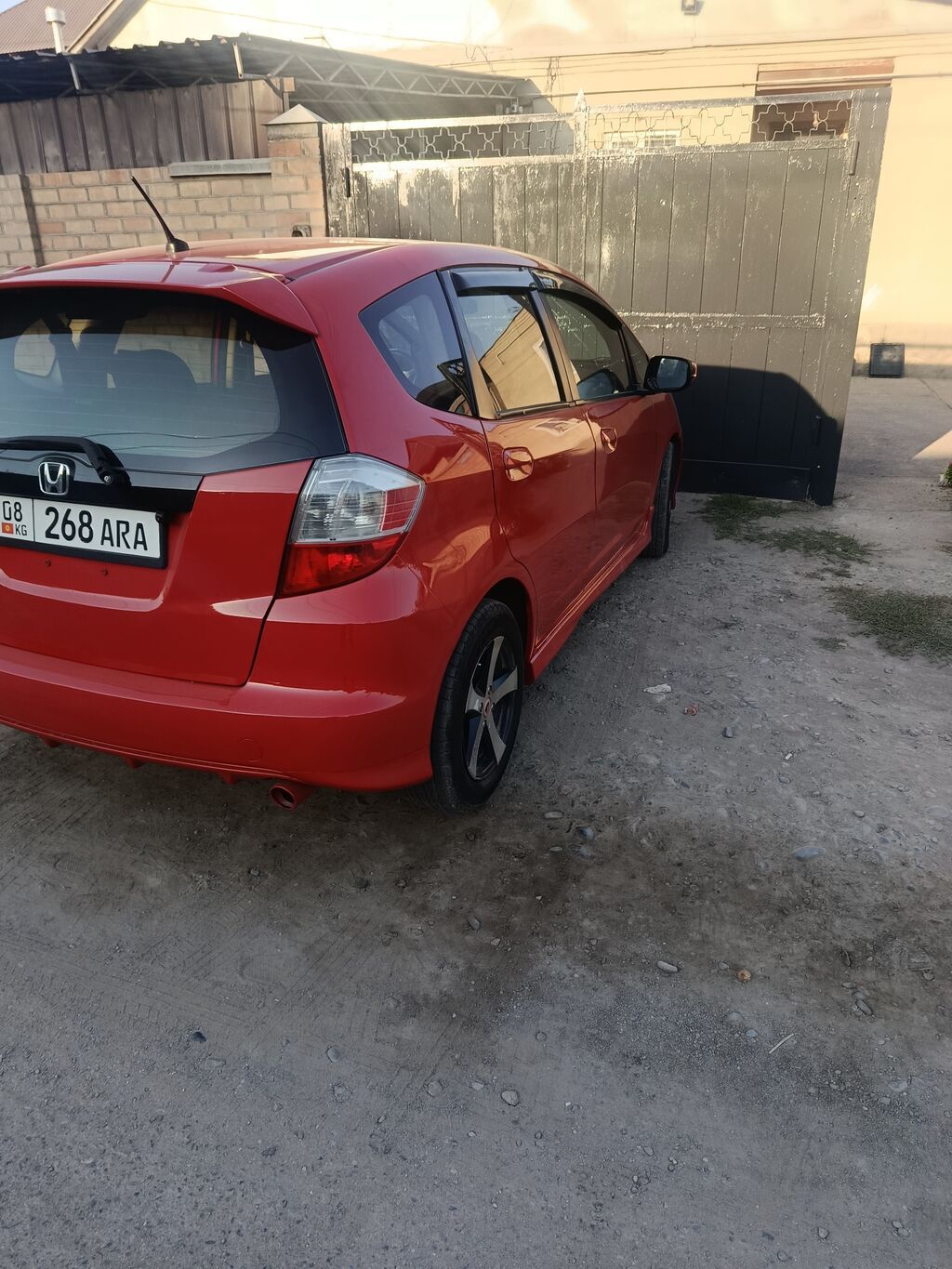 Honda Fit, 2011 г., 1.5 л, автомат, хэтчбек: фото 3