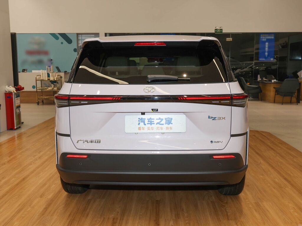 Toyota bZ3X: 2025 г., Электромобиль: фото 8