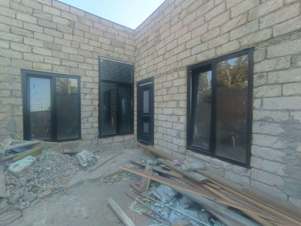 3 otaqlı, 78 kv. m, Təmirsiz