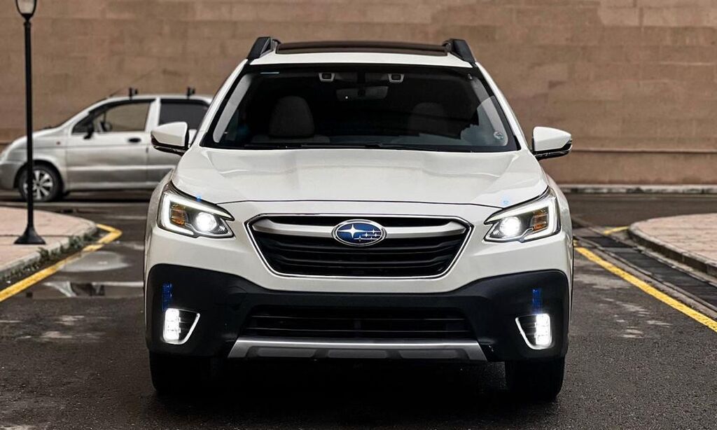 Subaru Outback: 2020 г., 2.4 л, Вариатор, Бензин, Универсал: фото 1