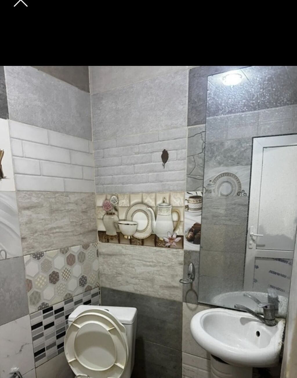 1 otaqlı yaşayış sahəsi (studiyaya yaxın plan) – mətbəx mebeli və
