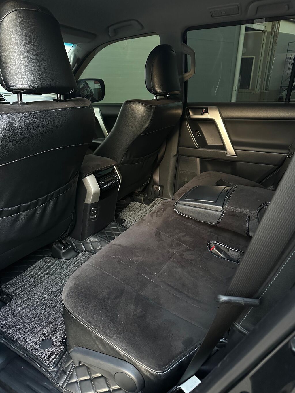 Toyota Land Cruiser Prado: 2022 г., 4 л, Автомат, Бензин, Внедорожник: фото 8
