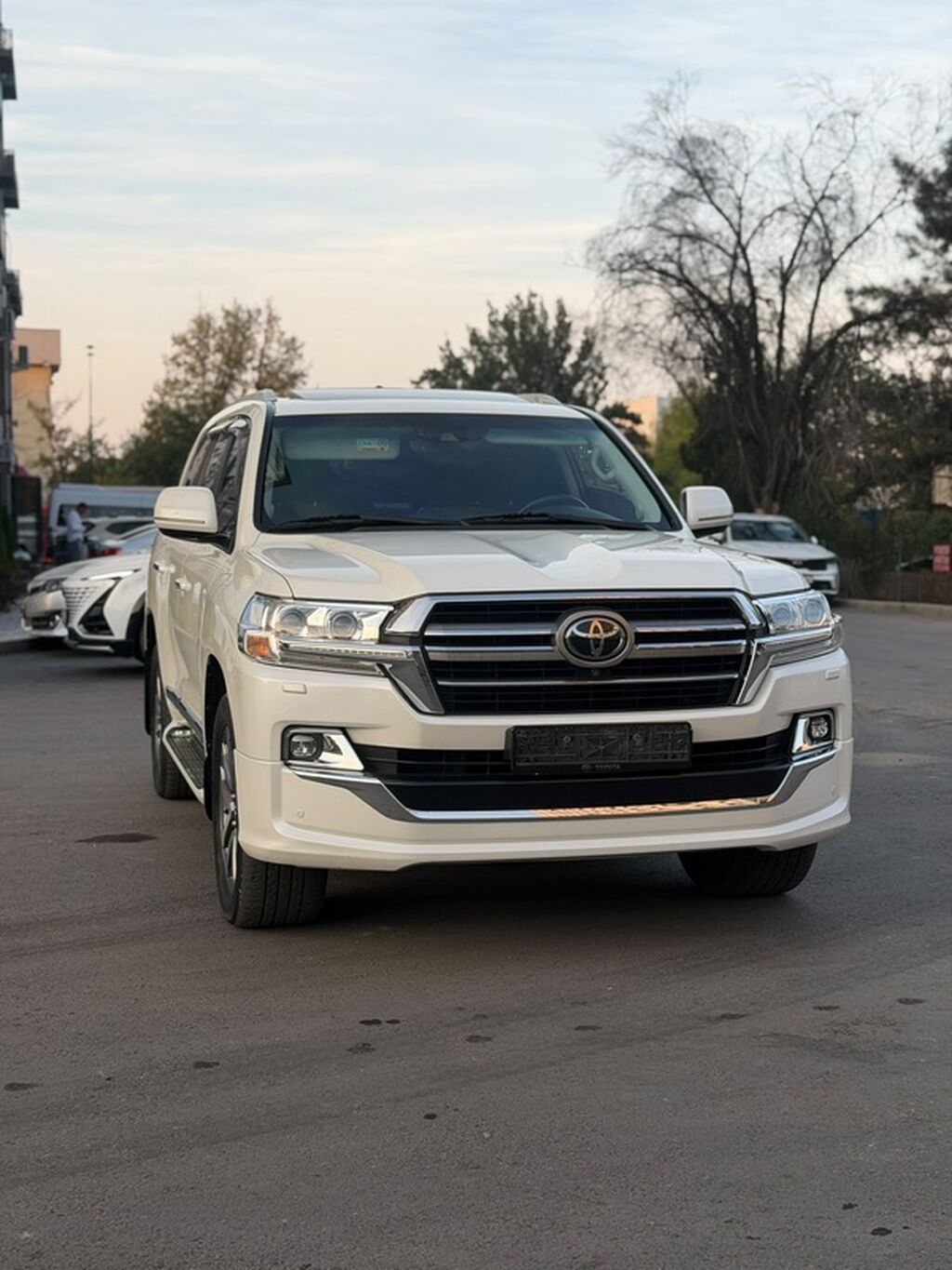 Toyota Land Cruiser: 2019 г., 5.7 л, Автомат, Бензин, Внедорожник: фото 1