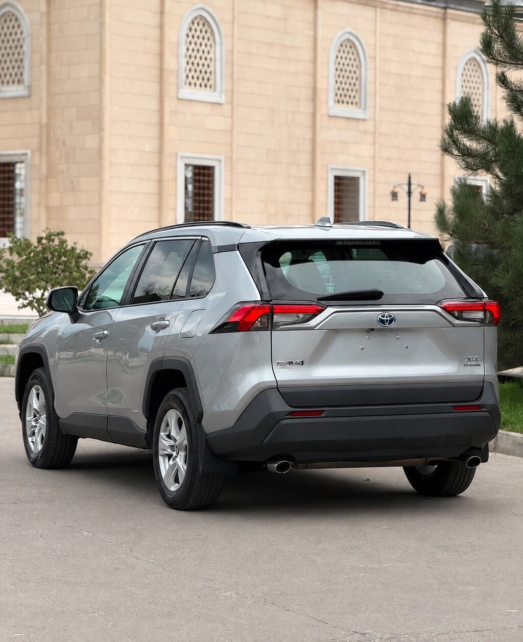 Toyota RAV4: 2020 г., 2.5 л, Автомат, Бензин, Кроссовер: фото 3