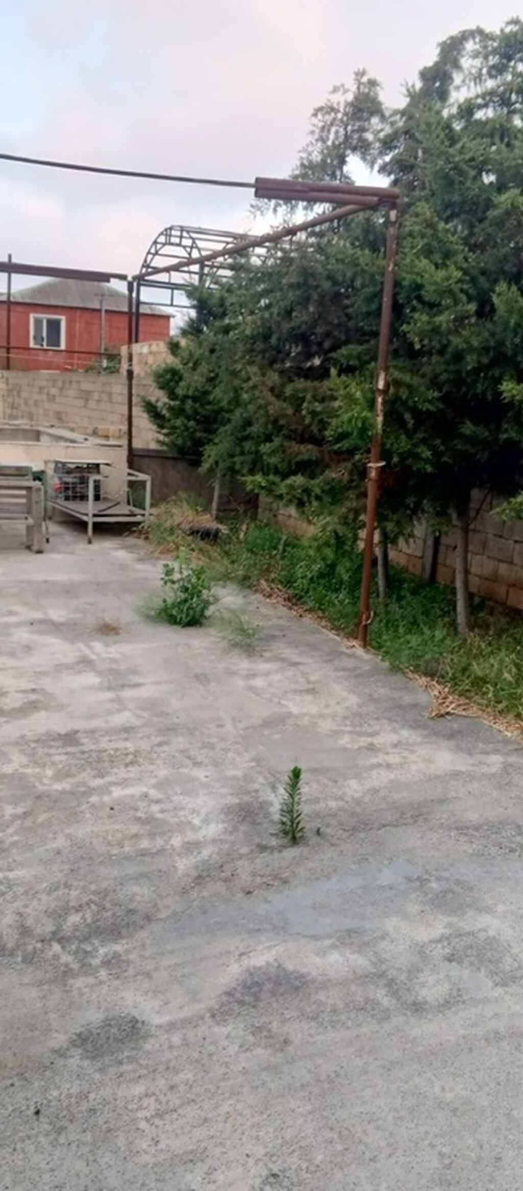 Kürdəxanı qəs. 5 otaqlı, 200 kv. m, Orta təmir
