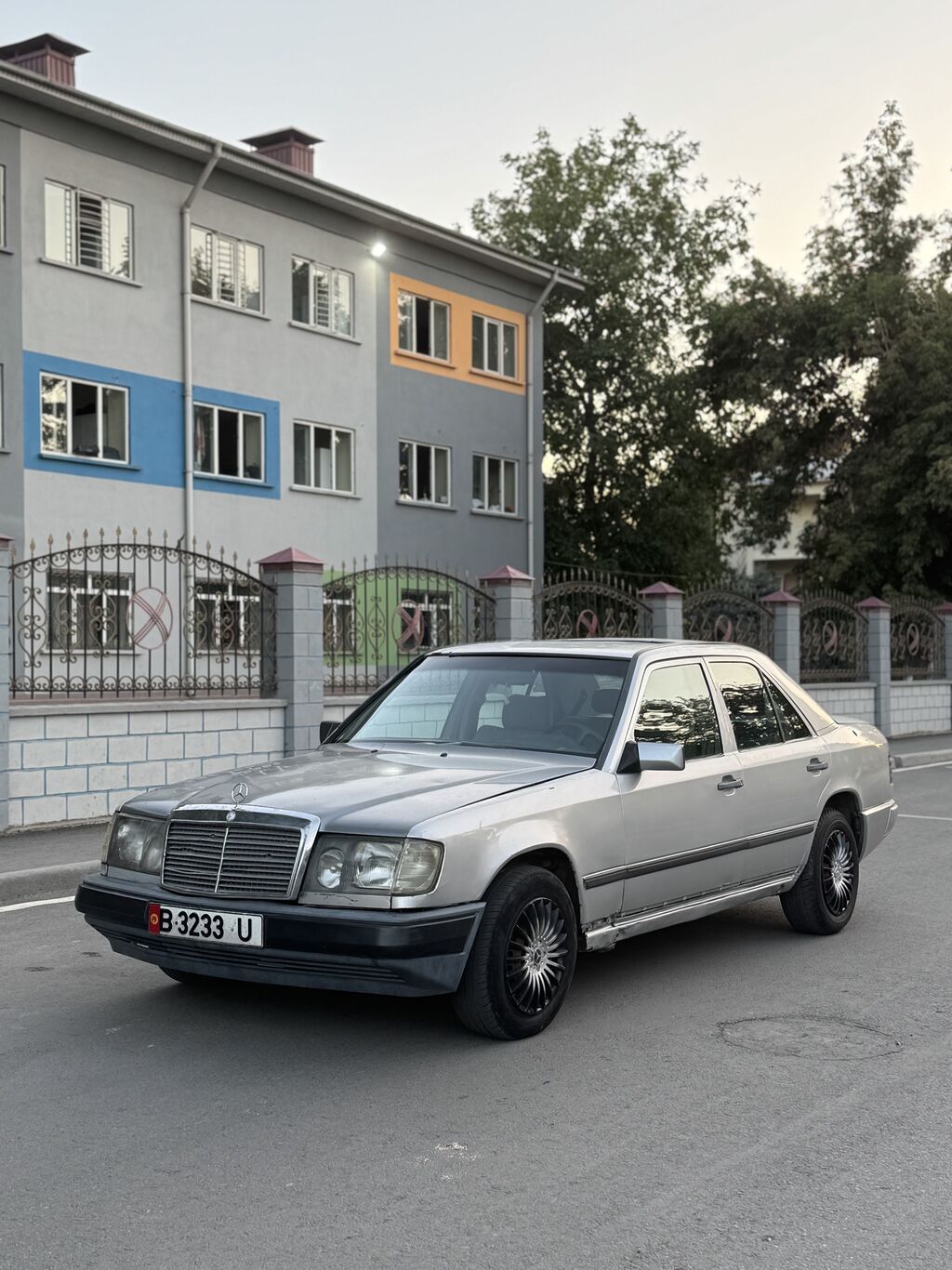 Mercedes-Benz E-Class: 1989 г., 2.3 л, Механика, Бензин, Седан: фото 4