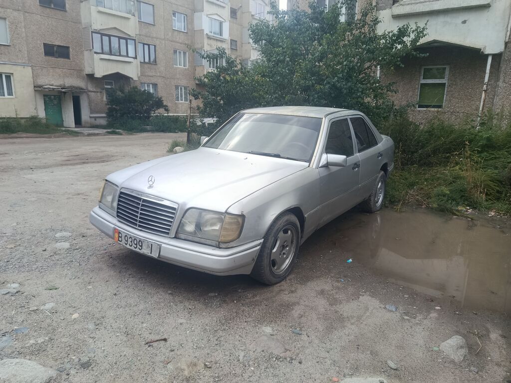 Mercedes-Benz W124: 1994 г., 2 л, Механика, Бензин, Седан: фото 2