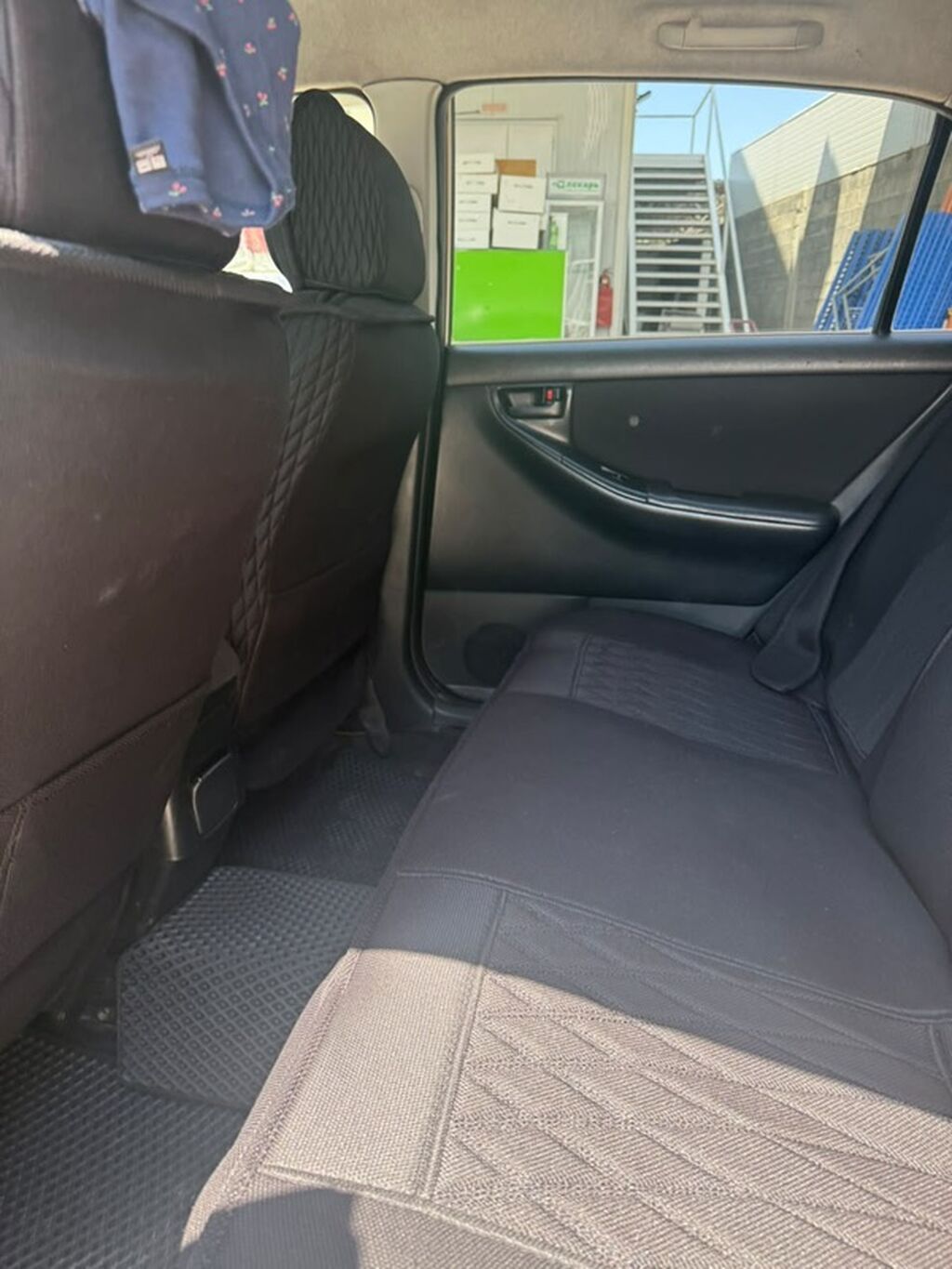 Toyota Allex: 2004 г., 1.5 л, Автомат, Бензин, Хэтчбэк: фото 5
