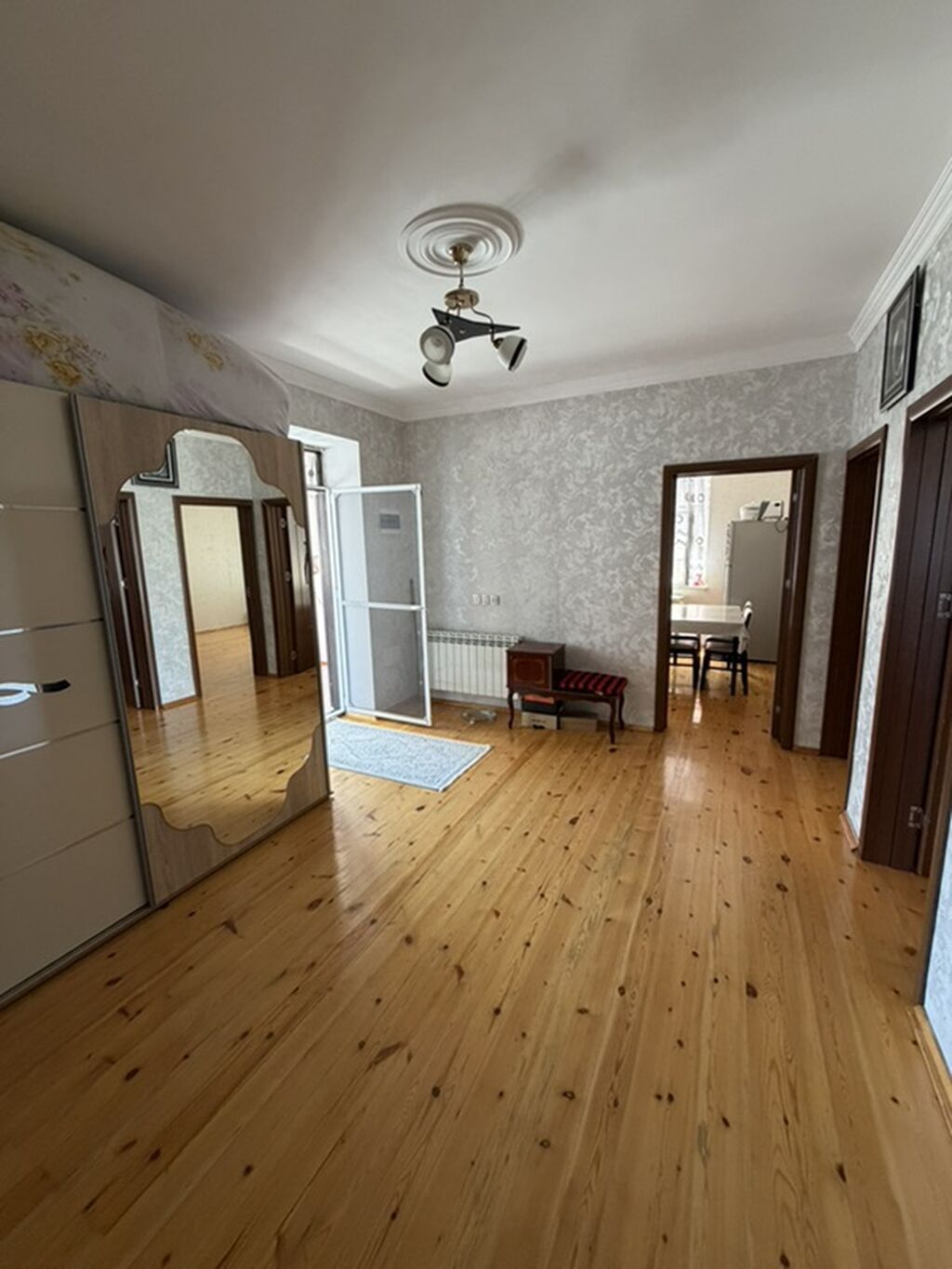 3 otaqlı, 125 kv. m, Orta təmir