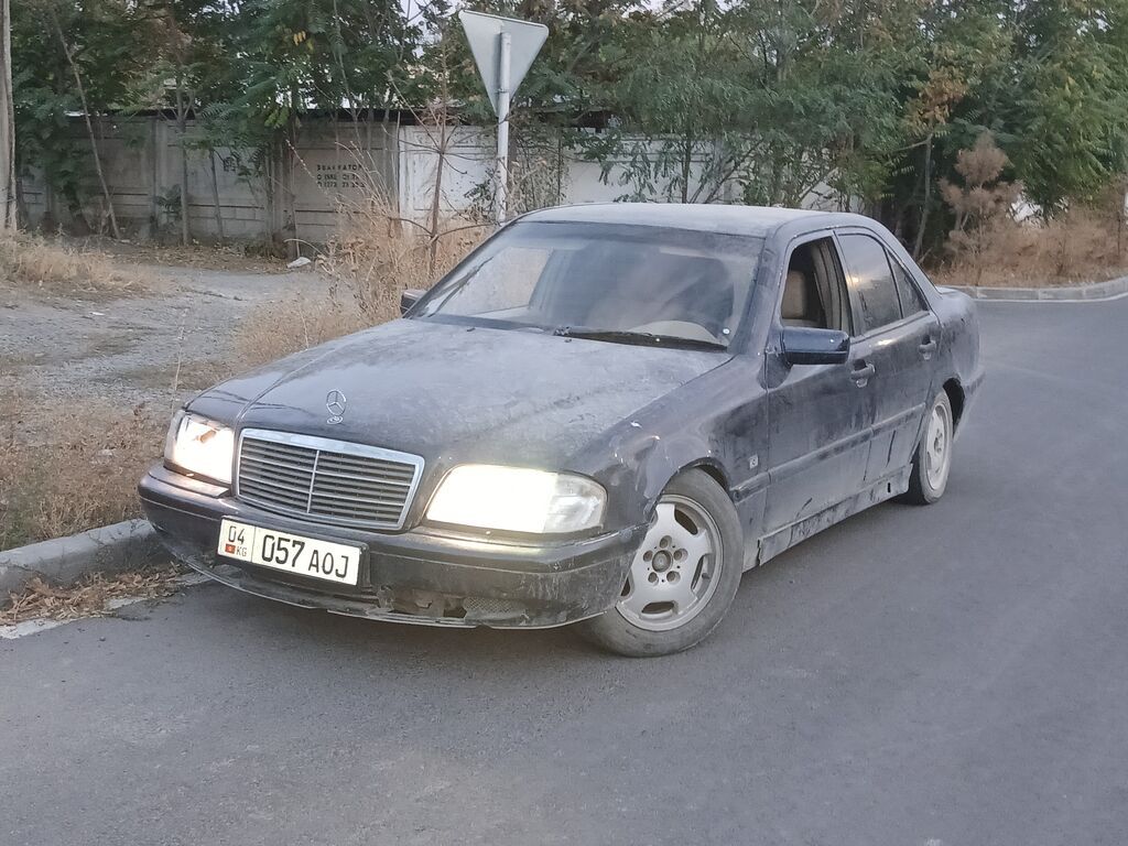 Mercedes-Benz C-Class: 1999 г., 2.4 л, Механика, Бензин, Седан: фото 1