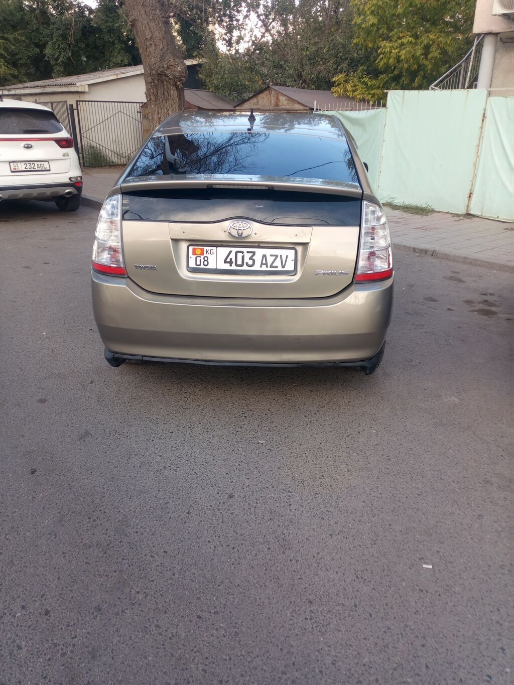 Toyota Prius: 2005 г., 1.5 л, Автомат, Гибрид, Хэтчбэк: фото 2
