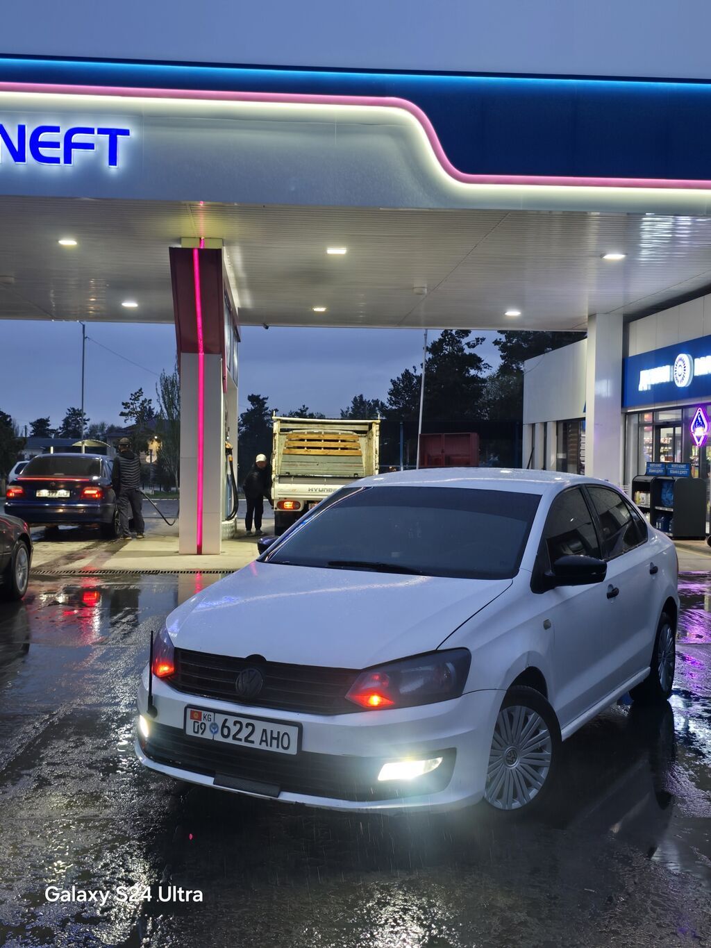 Volkswagen Polo: 2015 г., 1.6 л, Механика, Бензин, Седан: фото 2