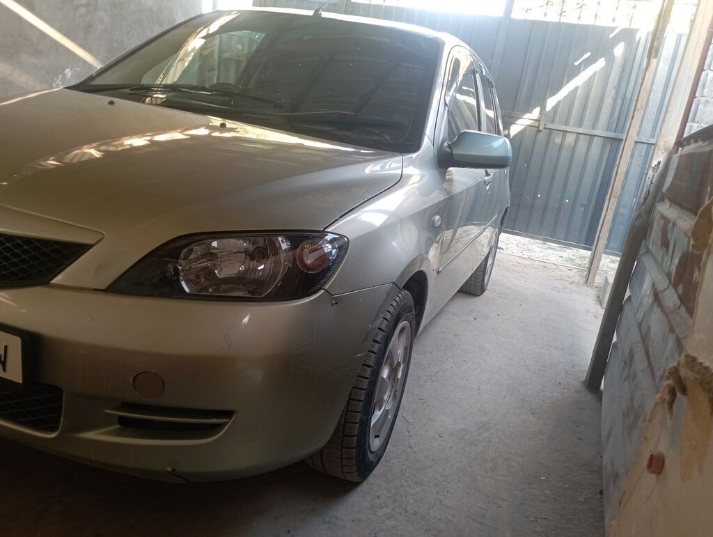 Mazda Demio: 2004 г., 1.3 л, Автомат, Бензин, Хэтчбэк: фото 2