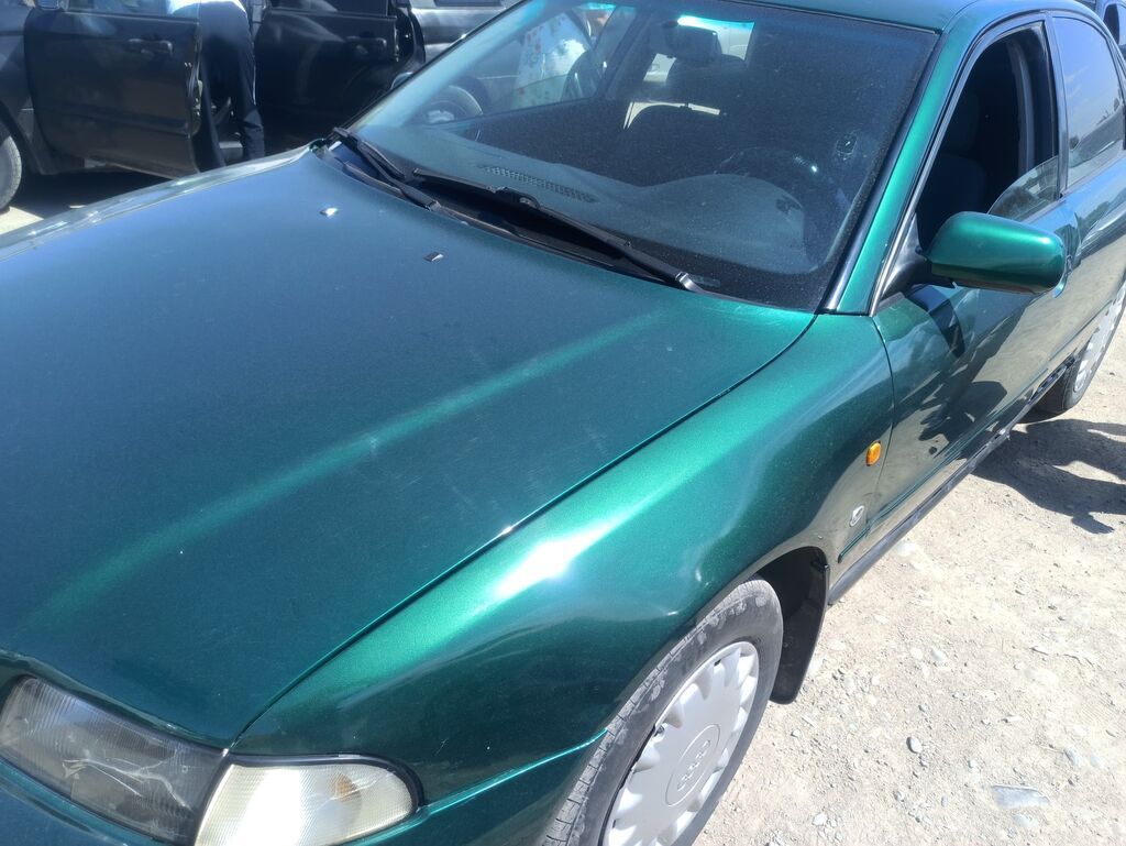 Audi A4: 1996 г., 1.6 л, Механика, Бензин, Седан: фото 3