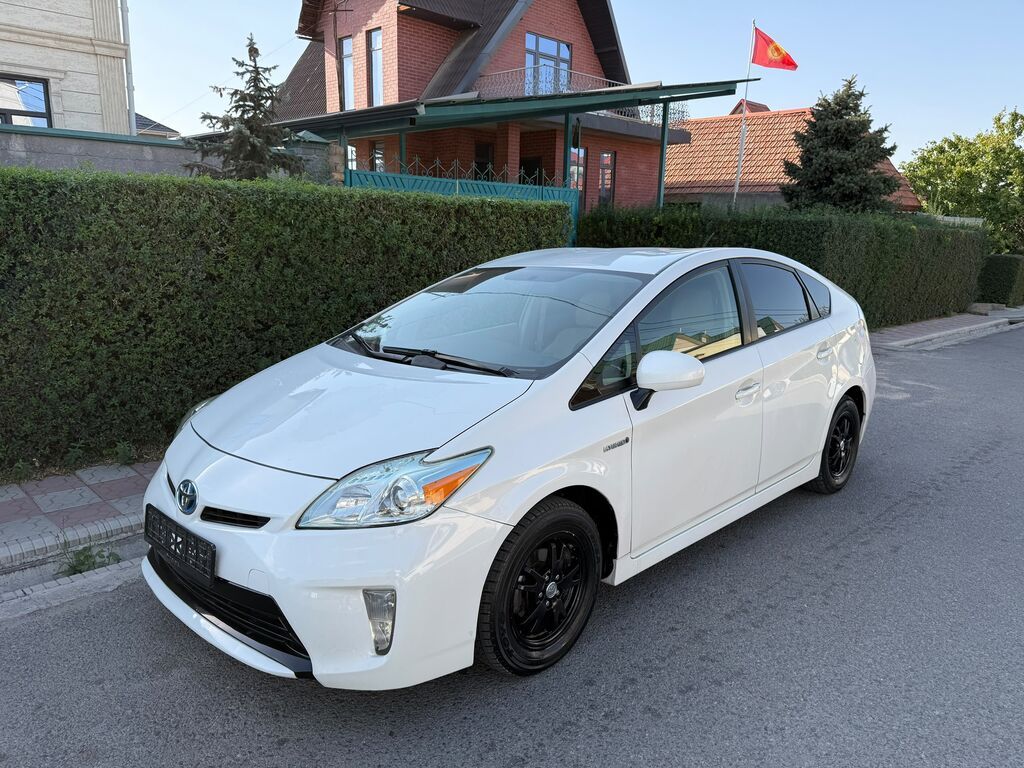 Toyota Prius: 2015 г., 1.8 л, Автомат, Гибрид, Лифтбек: фото 3