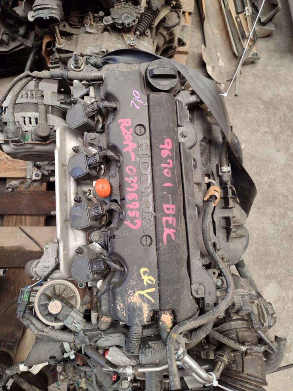 Бензиновый мотор Honda 2011 г., 2 л
