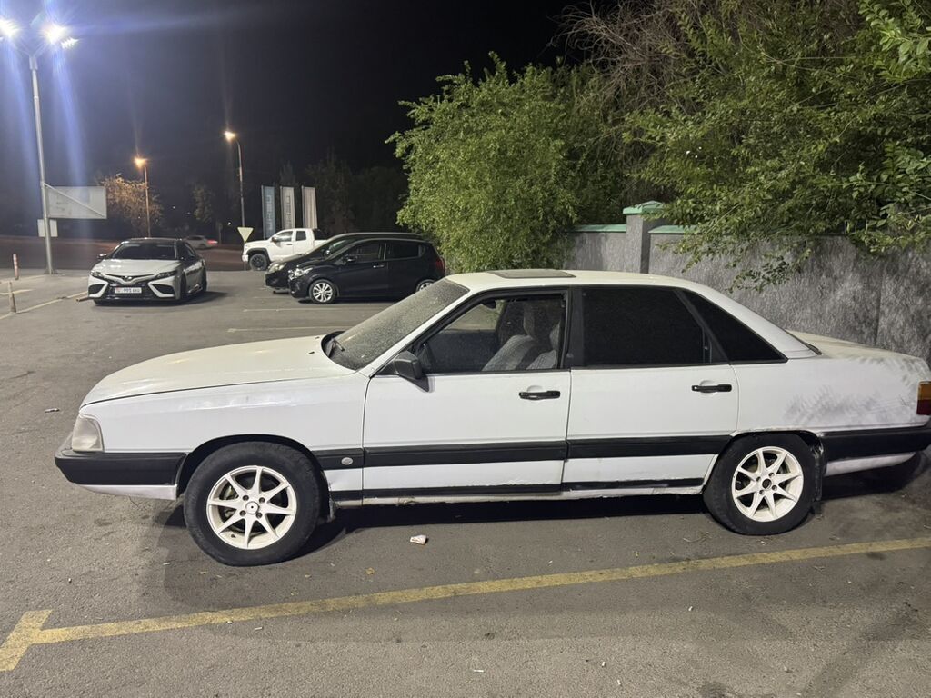 Audi 100
