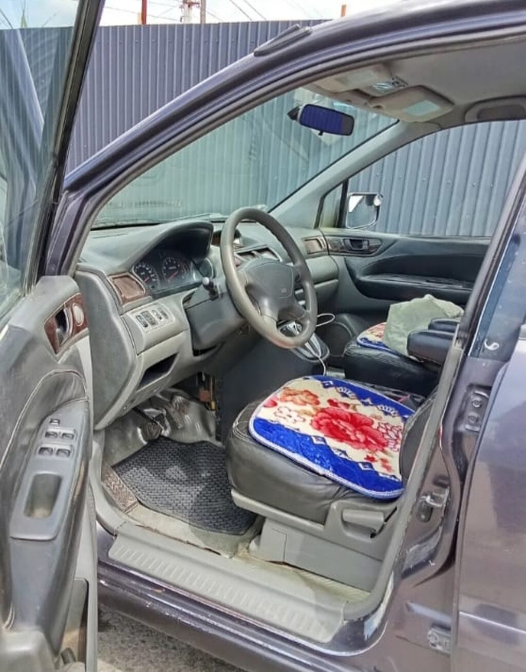Mitsubishi Space Wagon: 2000 г., 2 л, Автомат, Бензин, Минивэн: фото 5
