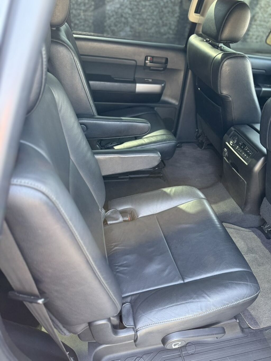 Toyota Sequoia: 2021 г., 5.7 л, Автомат, Бензин, Внедорожник: фото 8