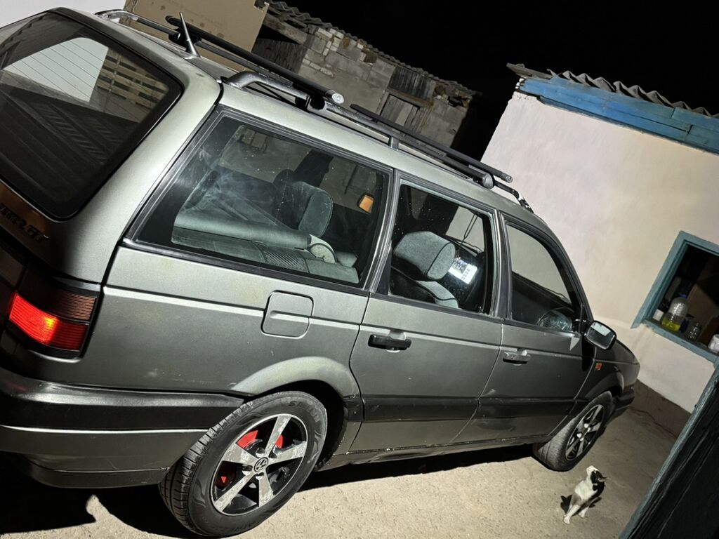 Volkswagen Passat: 1993 г., Универсал: фото 8