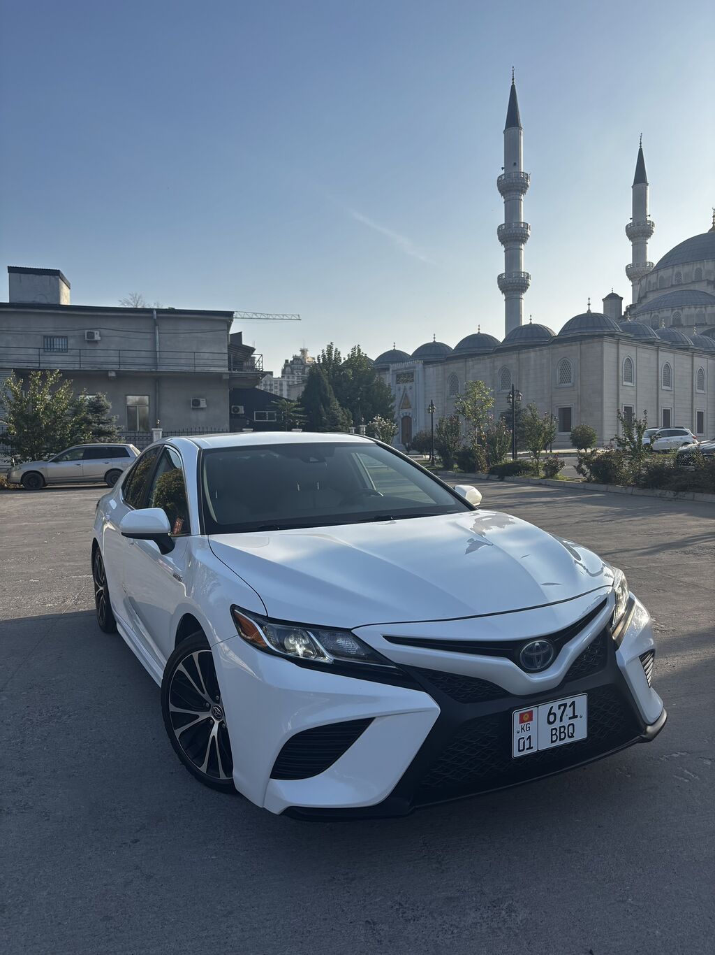 Toyota Camry: 2020 г., 2.5 л, Вариатор, Гибрид, Седан: фото 1