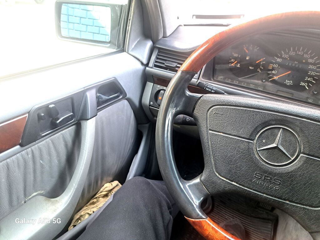 Mercedes-Benz W124: 1995 г., 3.2 л, Автомат, Бензин, Седан: фото 3