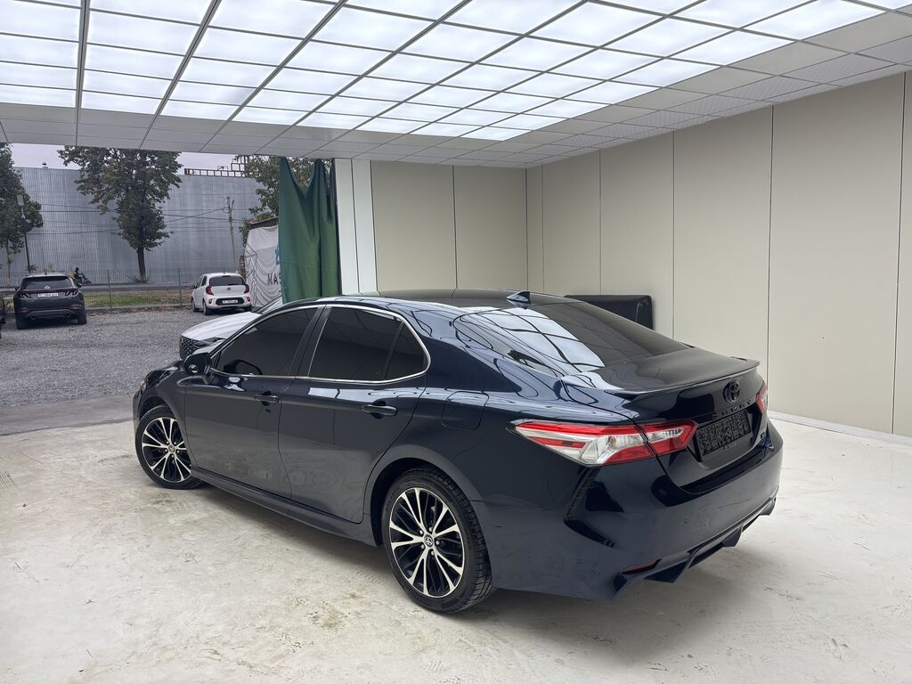 Toyota Camry: 2020 г., 2.5 л, Автомат, Бензин, Седан: фото 4