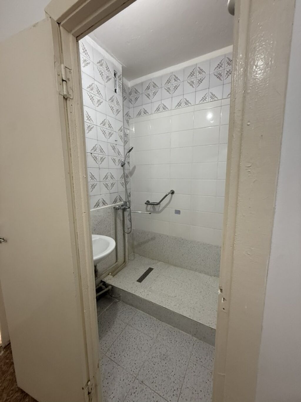 4 комнаты, 85 м², 12 мкр 1 этаж, Требуется ремонт: фото 6