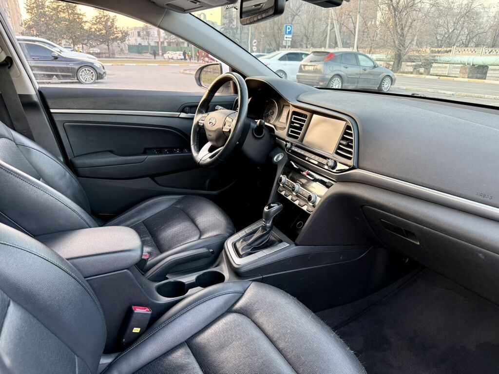 Hyundai Avante: 2019 г., Автомат, Бензин, Седан: фото 5