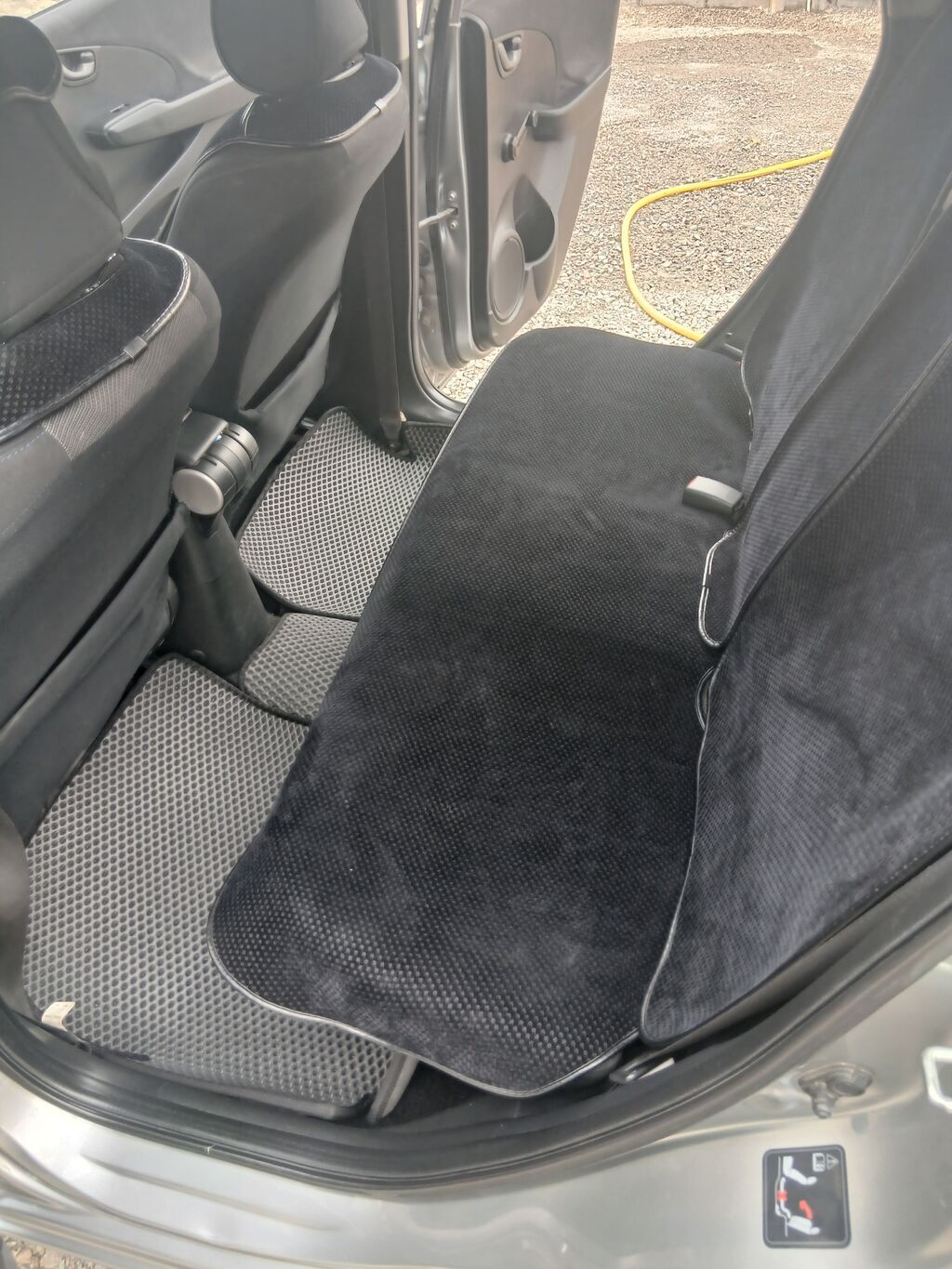 Honda Fit: 2010 г., 1.4 л, Автомат, Бензин, Хэтчбэк: фото 5