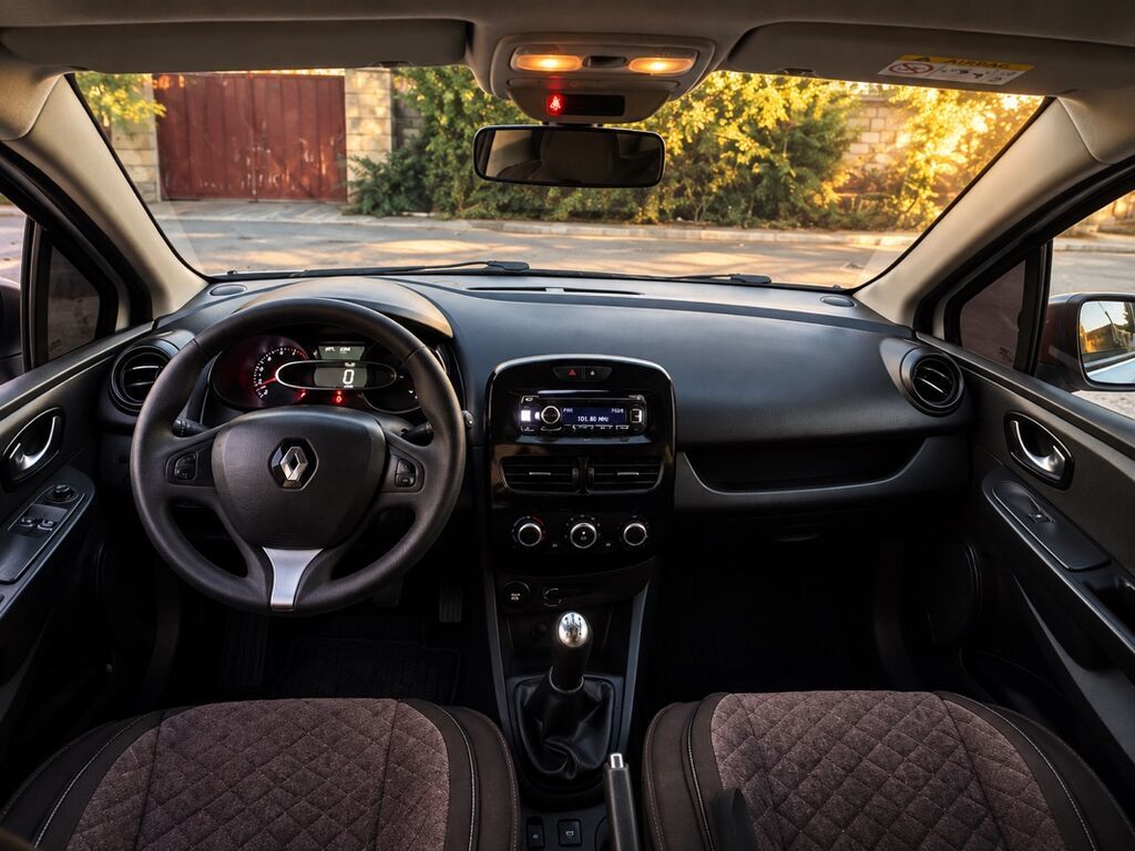 Renault Clio: 2017 г., Механика, Дизель, Хэтчбэк: фото 3