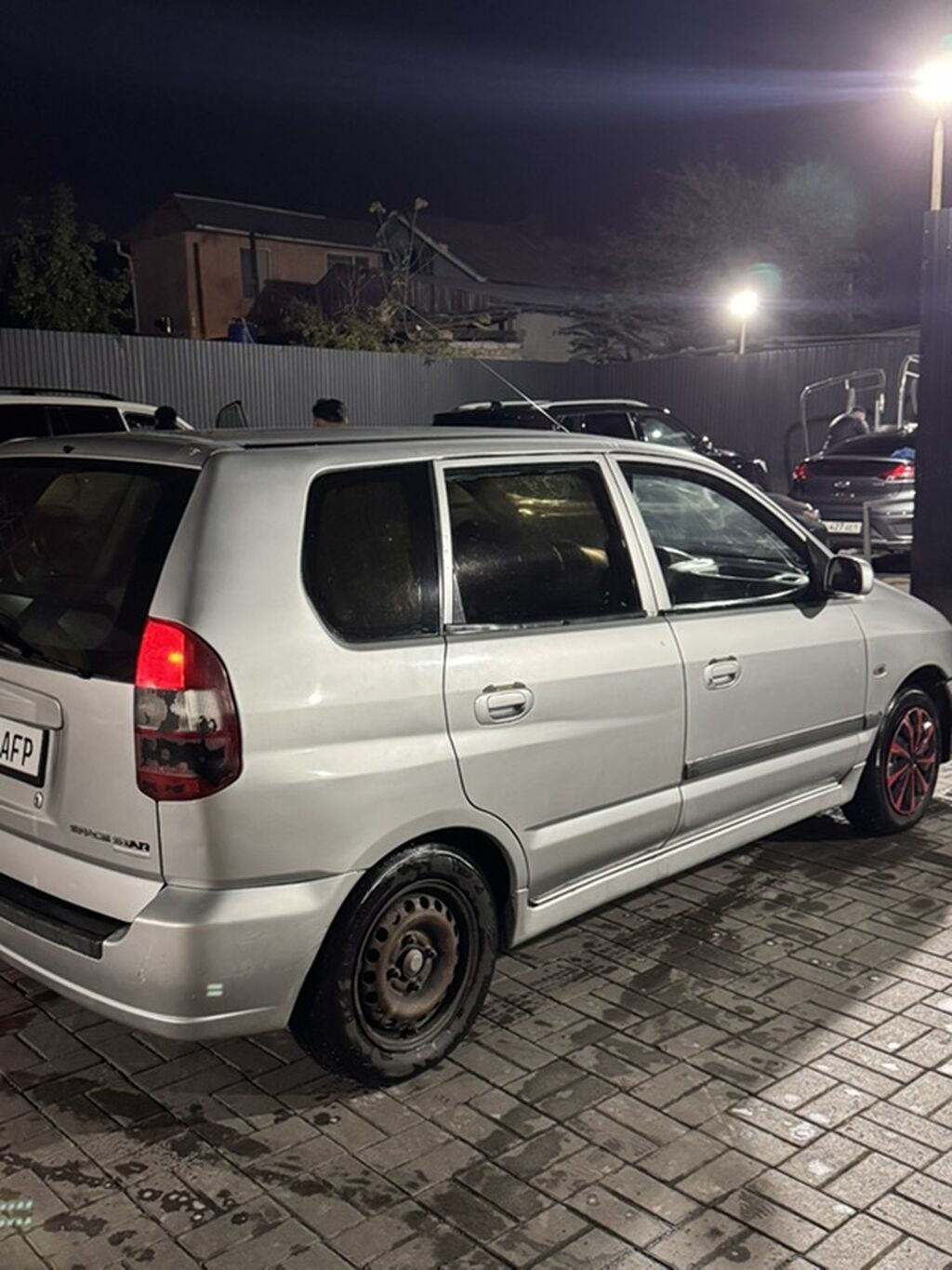 Mitsubishi Space Star: 2001 г., 1.3 л, Механика, Хэтчбэк: фото 3