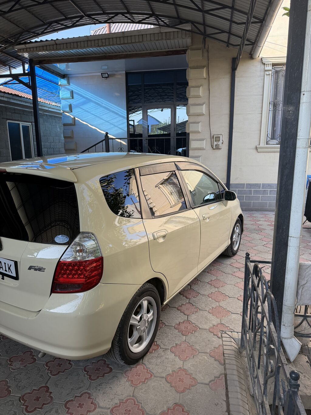 Honda Fit: 2004 г., 1.3 л, Автомат, Бензин, Хэтчбэк: фото 2