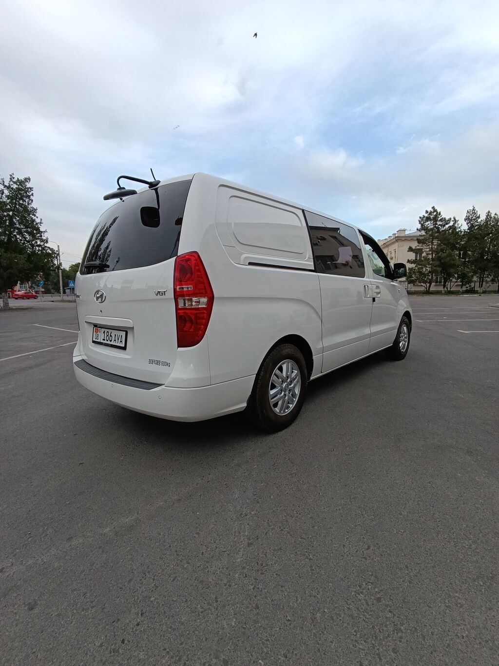 Hyundai H-1: 2019 г., 2.5 л, Автомат, Дизель, Фургон: фото 2
