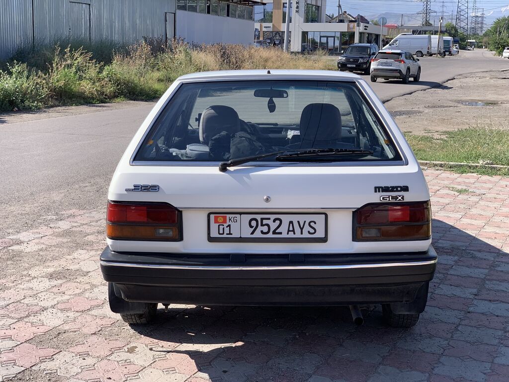 Mazda 323: 1987 г., 1.5 л, Механика, Бензин, Хэтчбэк — фото 3