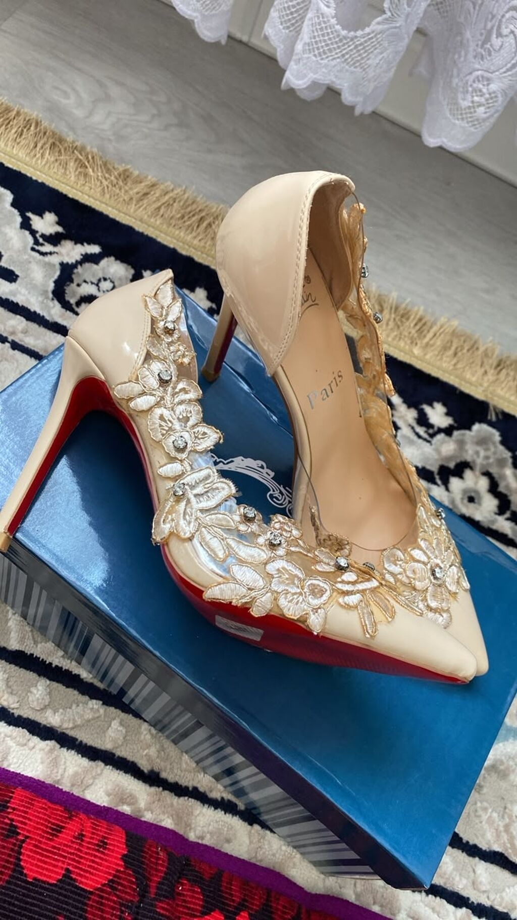 Туфли, 37, Christian Louboutin, Новый, цвет - Бежевый