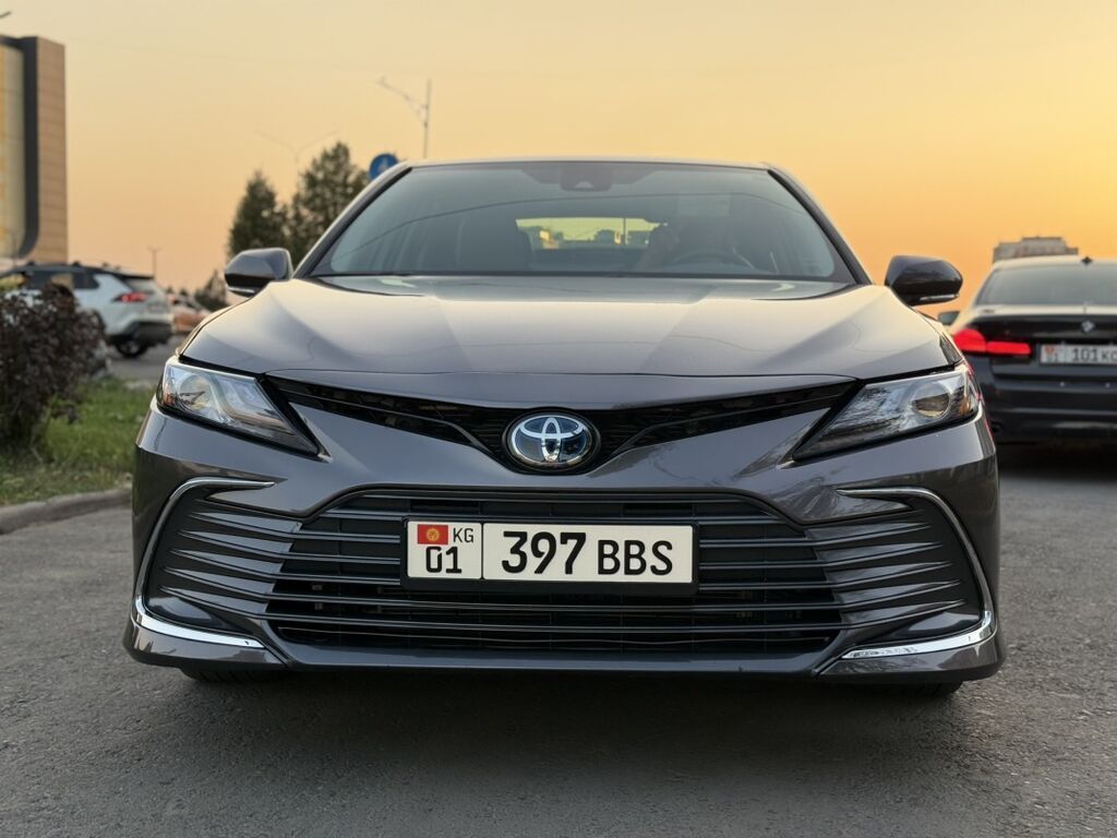 Toyota Camry: 2022 г., 2.5 л, Автомат, Гибрид, Седан: фото 2