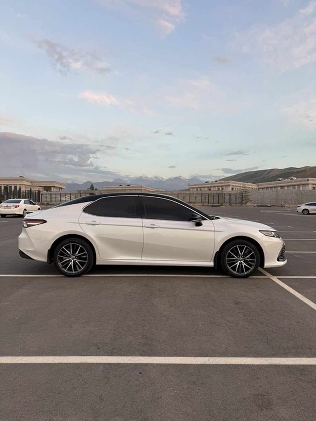 Toyota Camry: 2021 г., 2.5 л, Автомат, Бензин, Седан: фото 4