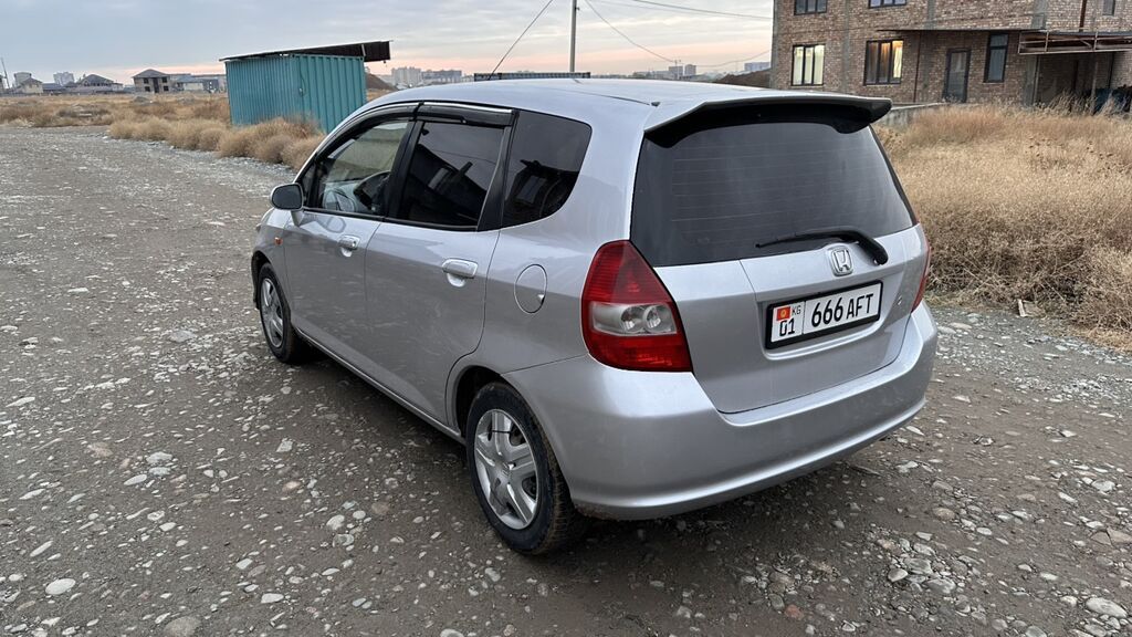 Honda Fit: 2004 г., 1.5 л, Автомат, Бензин, Хэтчбэк: фото 4