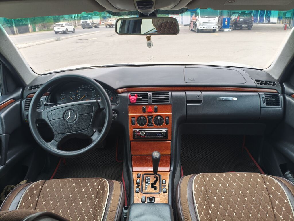 Mercedes-Benz E-Class: 1999 г., 2.4 л, Автомат, Бензин, Седан — фото 5