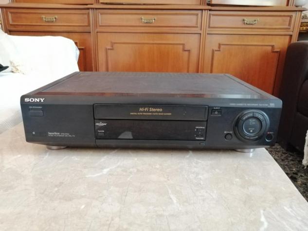 Αξεσουάρ για την τηλεόραση και βίντεο: VHS Player Sony, λειτουργικό σε πολύ καλή κατάσταση σε lalafo.gr VHS Player Sony, λειτουργικό σε πολύ καλή κατάσταση σε Γλυφάδα