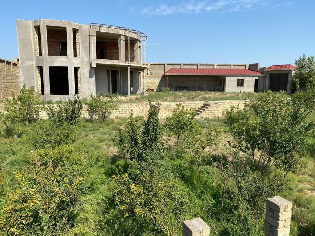 8 otaq, 322 kv. m, Təmirsiz