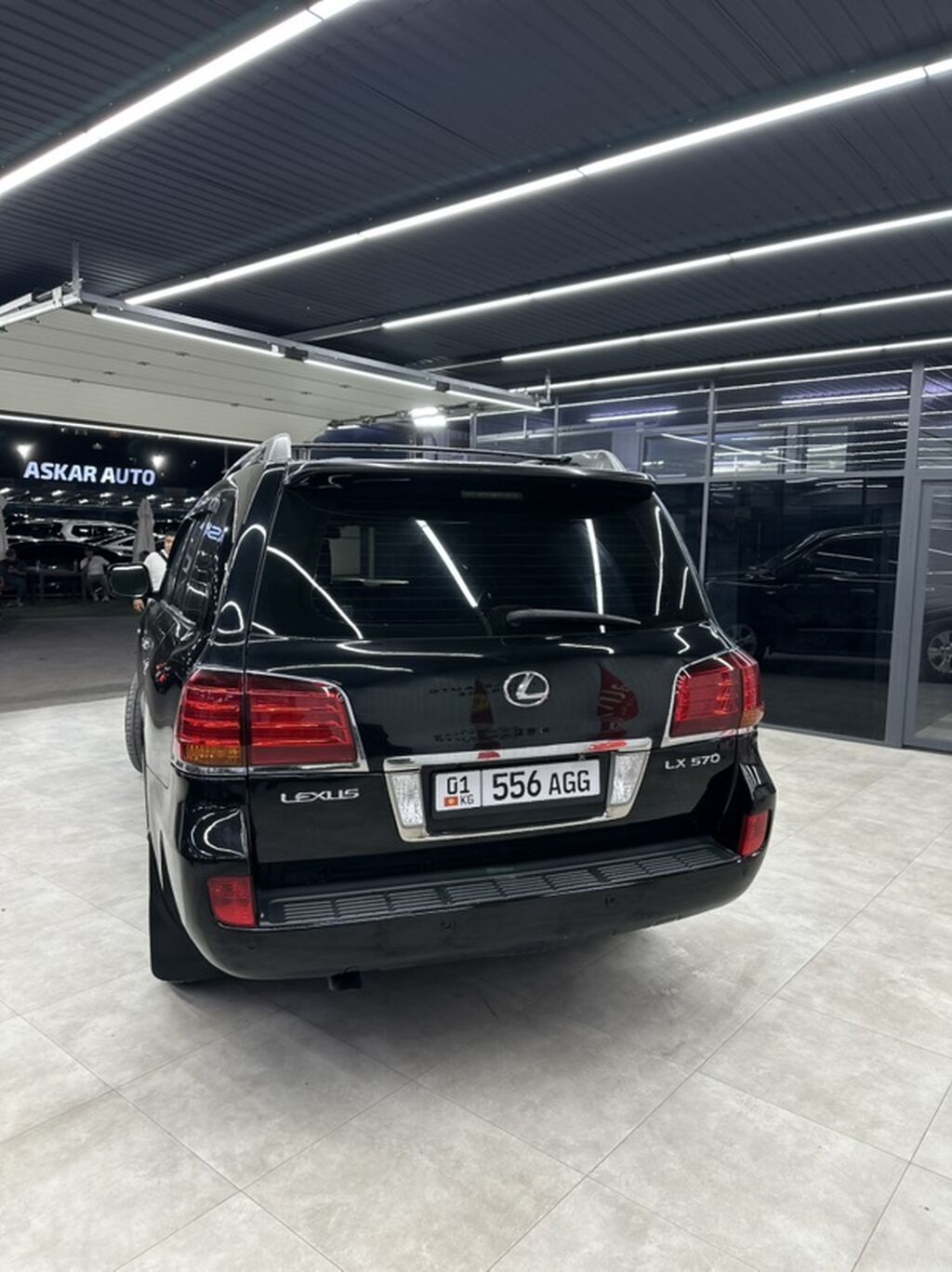 Lexus LX: 2010 г., 5.7 л, Автомат, Бензин, Внедорожник: фото 3