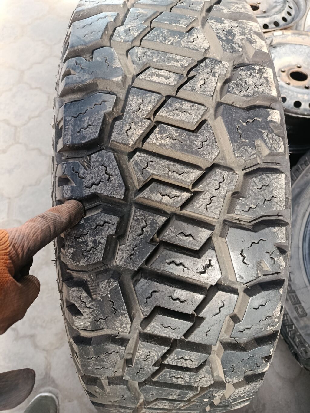 Колеса в сборе 285 / 65 / R 20, Всесезонная, Б/у, Комплект, Внедорожные (АТ/МТ), Литые, отверстий - 5: фото 2