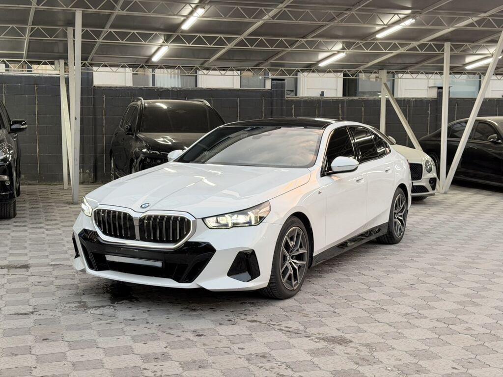 BMW 5 series: 2023 г., 2 л, Автомат, Бензин, Седан: фото 3