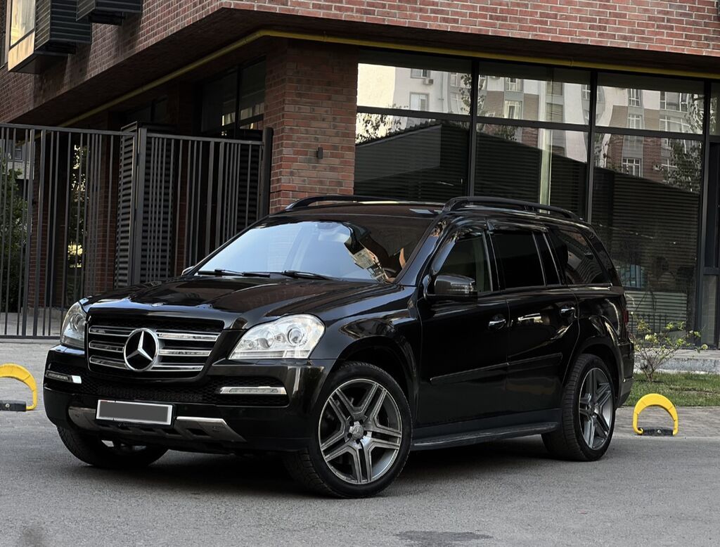 Mercedes-Benz GL-Class: 2010 г., 4.7 л, Автомат, Бензин, Внедорожник: фото 2