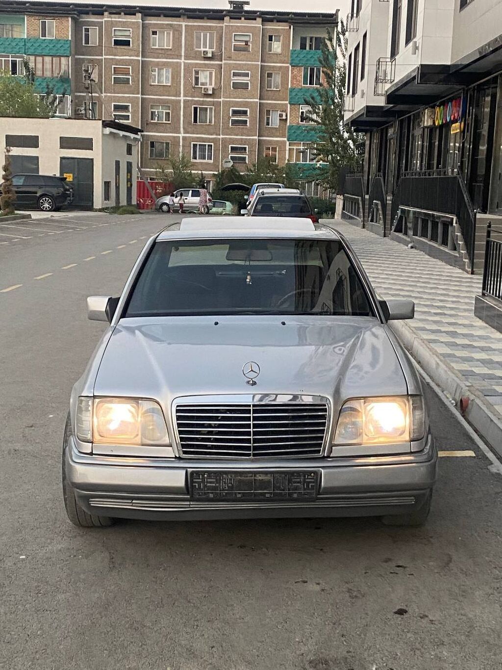 Mercedes-Benz W124: 1994 г., 2 л, Механика, Бензин, Седан: фото 2
